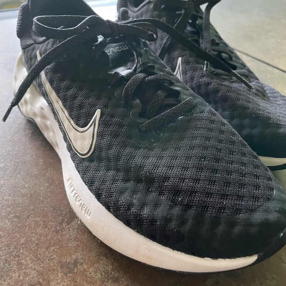 Nike RENEW RIDE 3 Women's Size 9 Black White DC8184-001 Running Shoes - Picture 3 of 5